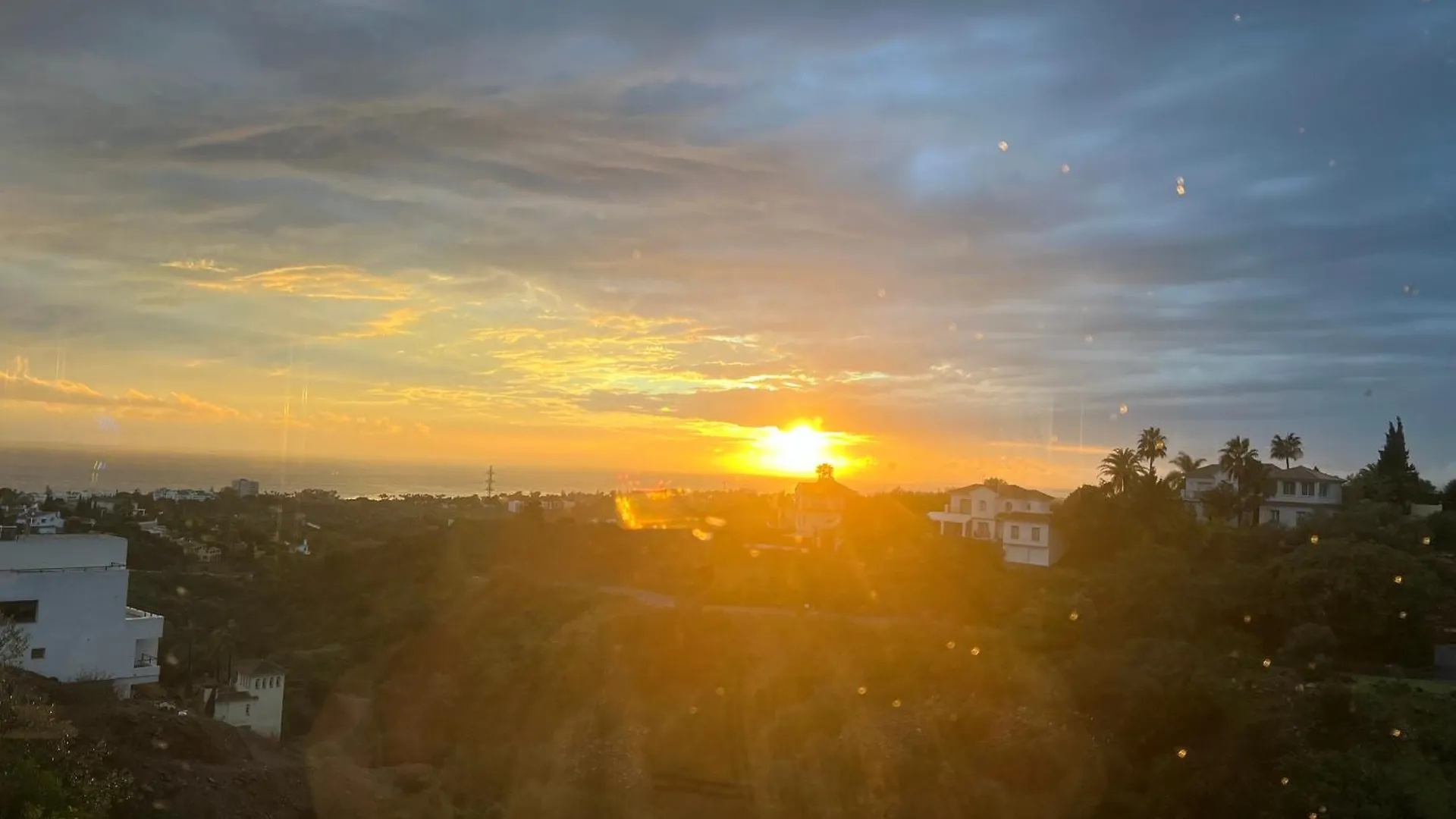 בית אירוח Marbella Boutique Art Suites
