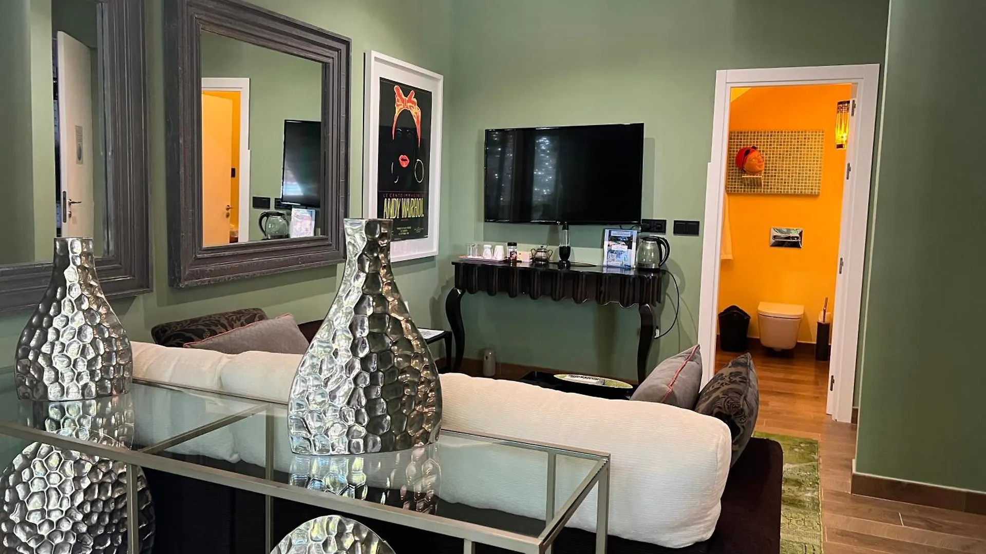 Marbella Boutique Art Suites